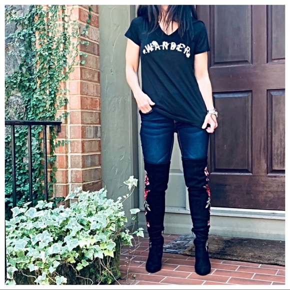 Black V neck Wander graphic Tee - Picture 5 of 8